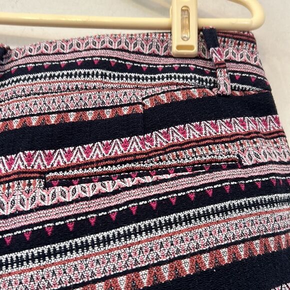 Loft pink navy patterned shorts with side slits Size 6 - Picture 7 of 9